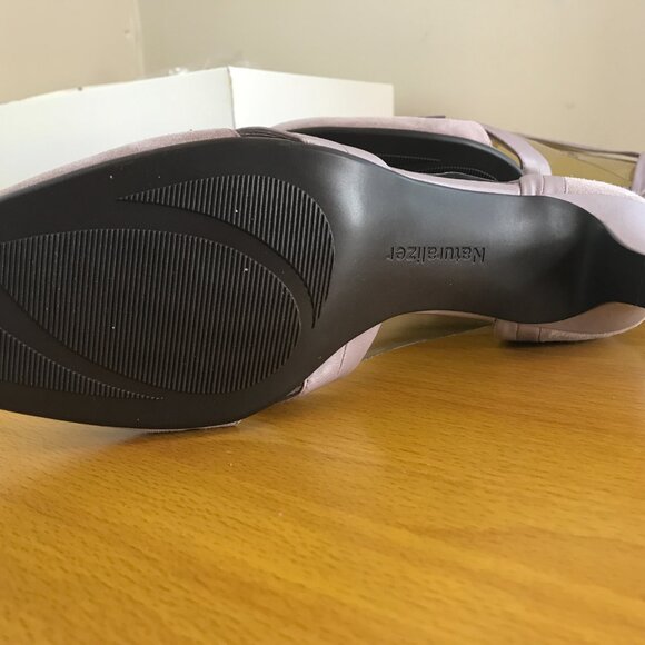 NIB Naturalizer Women’s Size 10 lilac Suede Arsey Ankle Strap Mid Heel Pumps - Picture 4 of 8